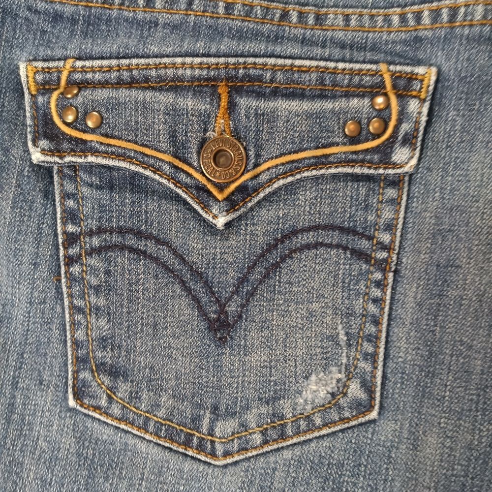 Levis Jeans Womens 8M Bootcut Stretchy Midrise Slightly Distressed 5 Pocket